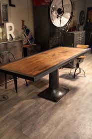 enorme table industrielle pied fonte